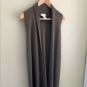 St. Tropez long shawl collar open front vest/sleeveless cardigan | size small